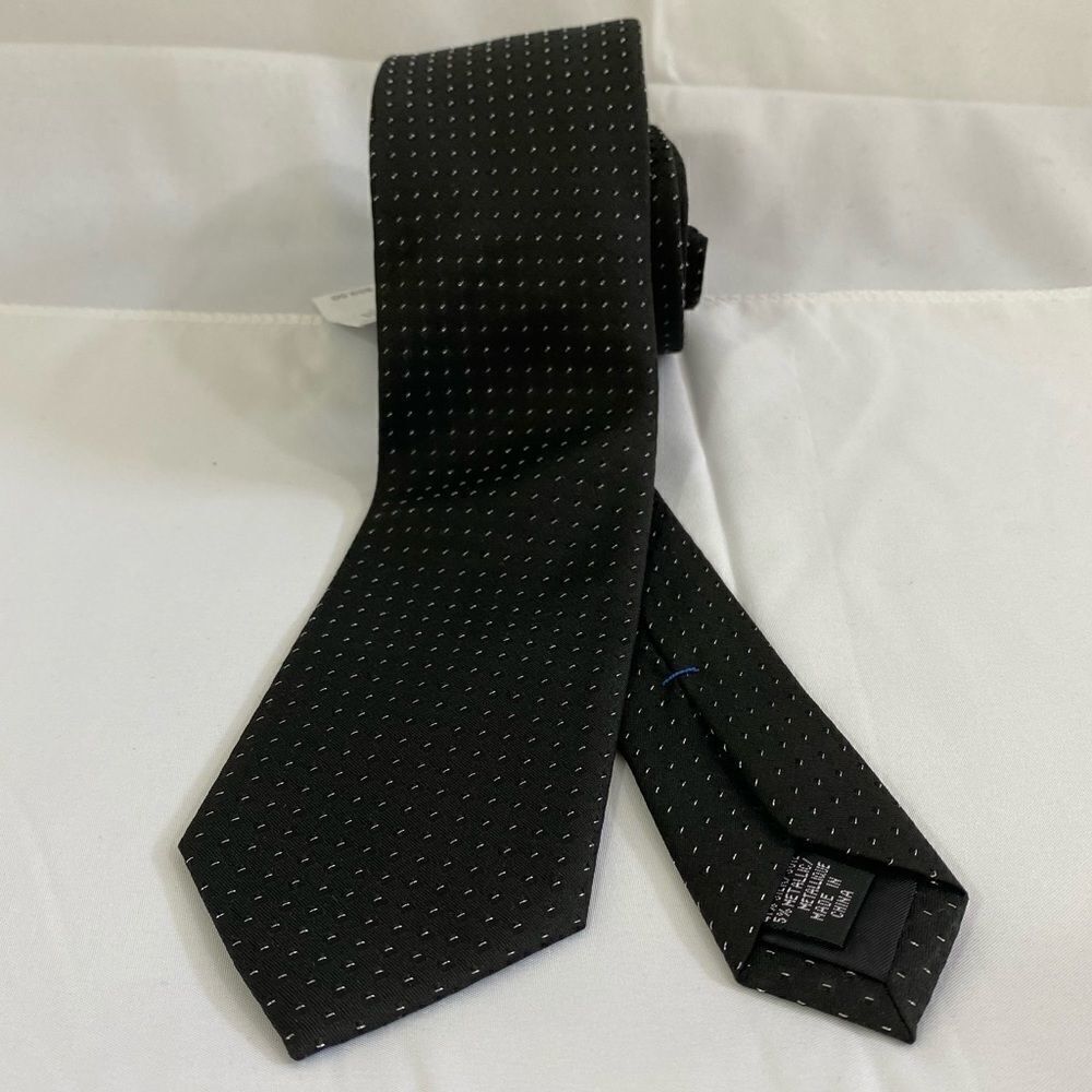 Kenneth Cole Reaction Black Metallic Blend Men Tie